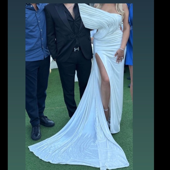 Unique White Dress - Picture 1 of 4